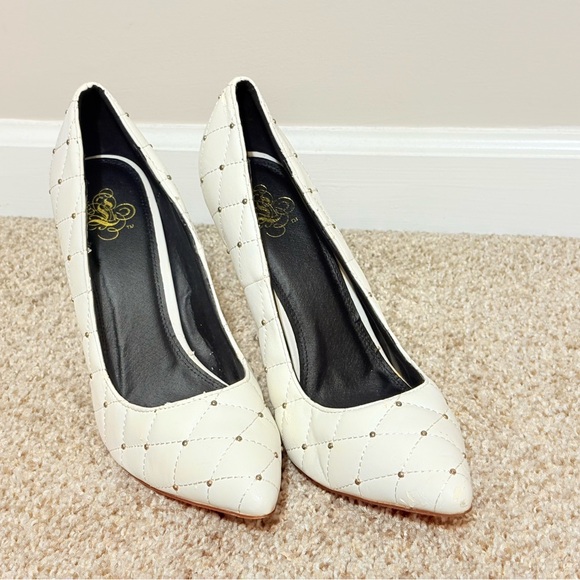 Elegant White Quilted Women's Heels - Picture 3 of 9